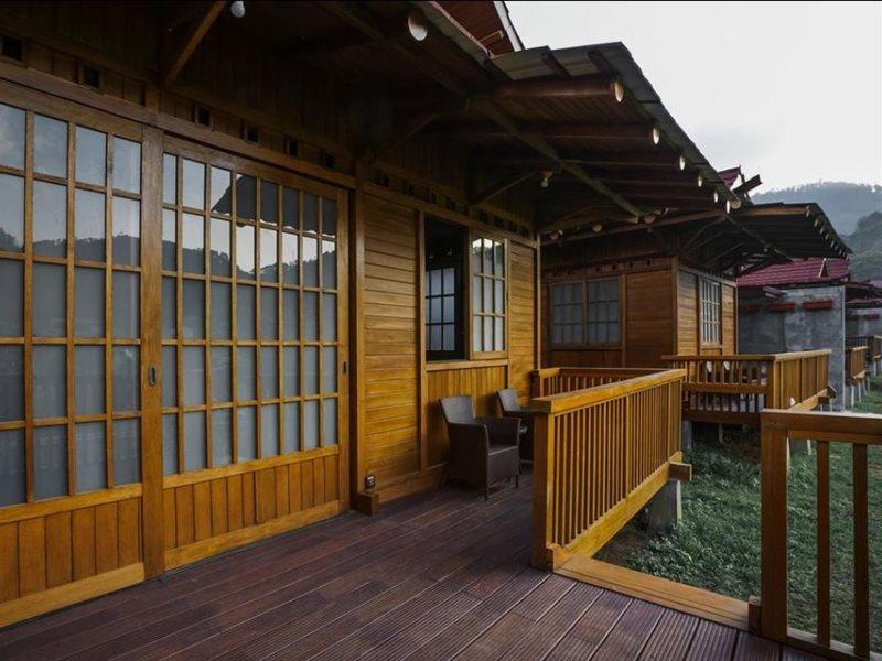 The Onsen Hot Spring Resort Batu  Extérieur photo