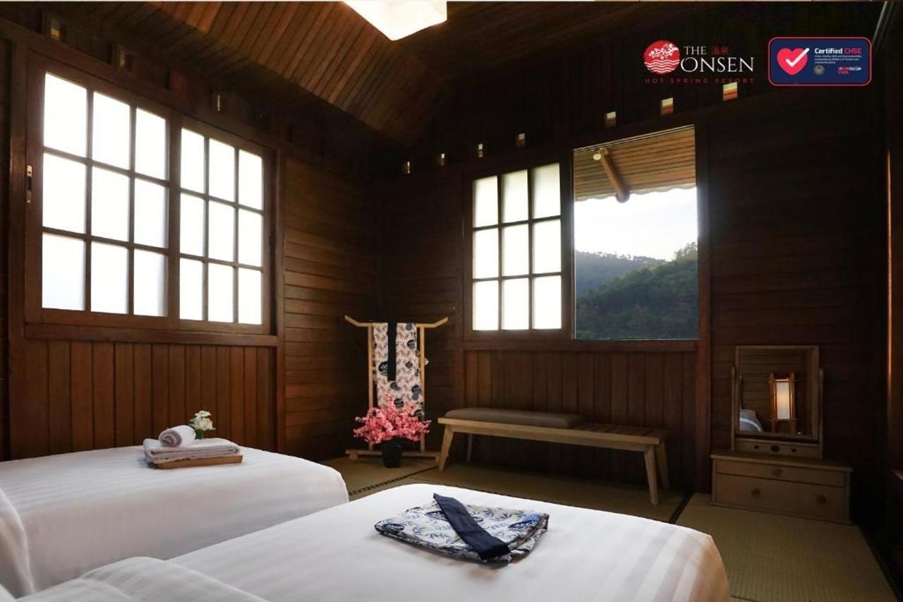 The Onsen Hot Spring Resort Batu  Extérieur photo