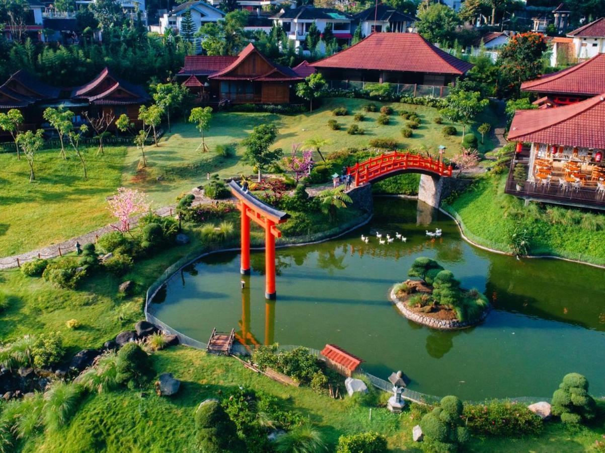 The Onsen Hot Spring Resort Batu  Extérieur photo